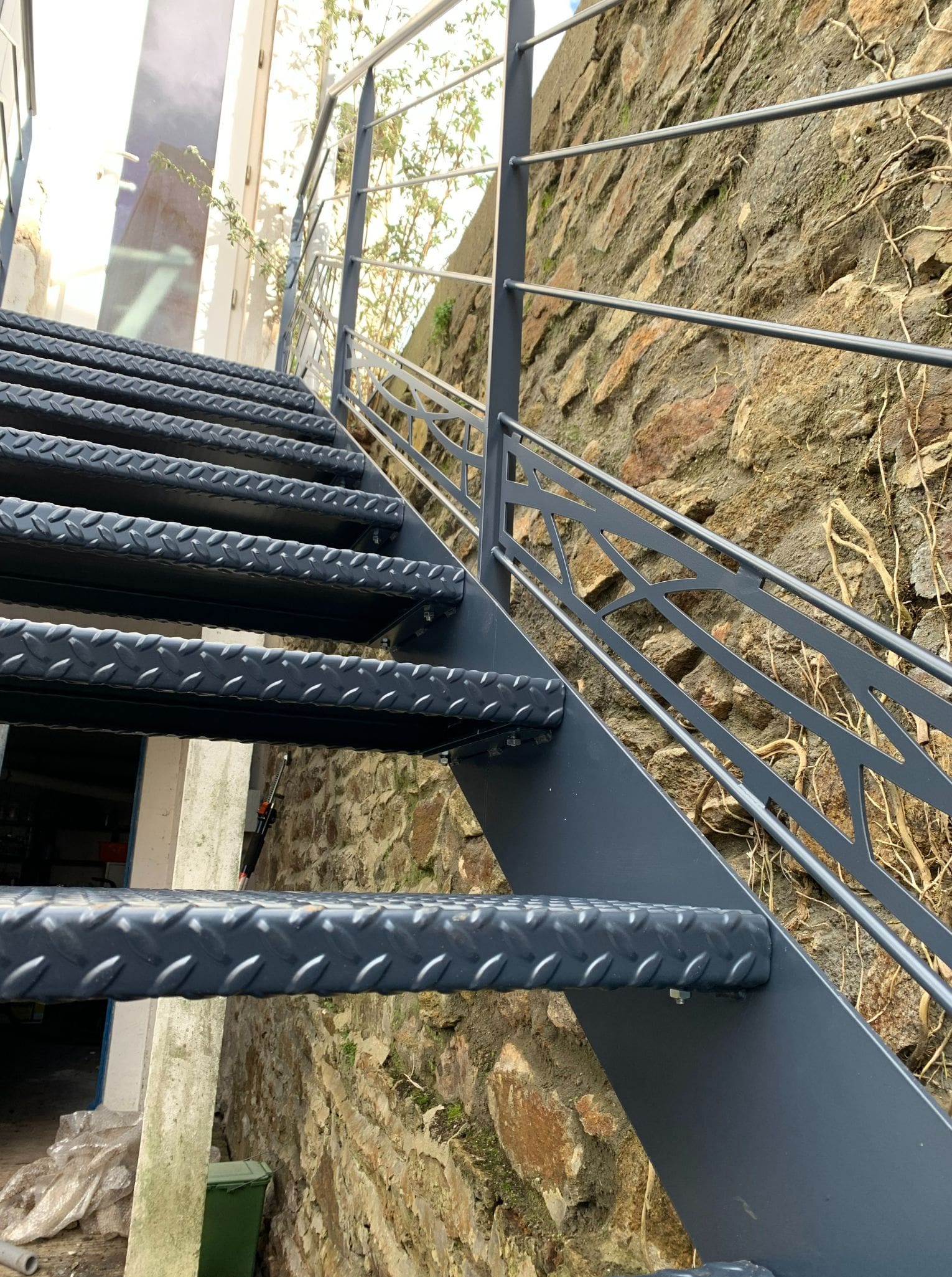 escalier-exterieur-atelier-steel-concept-sur-mesure-briec-galva-thermolaquer