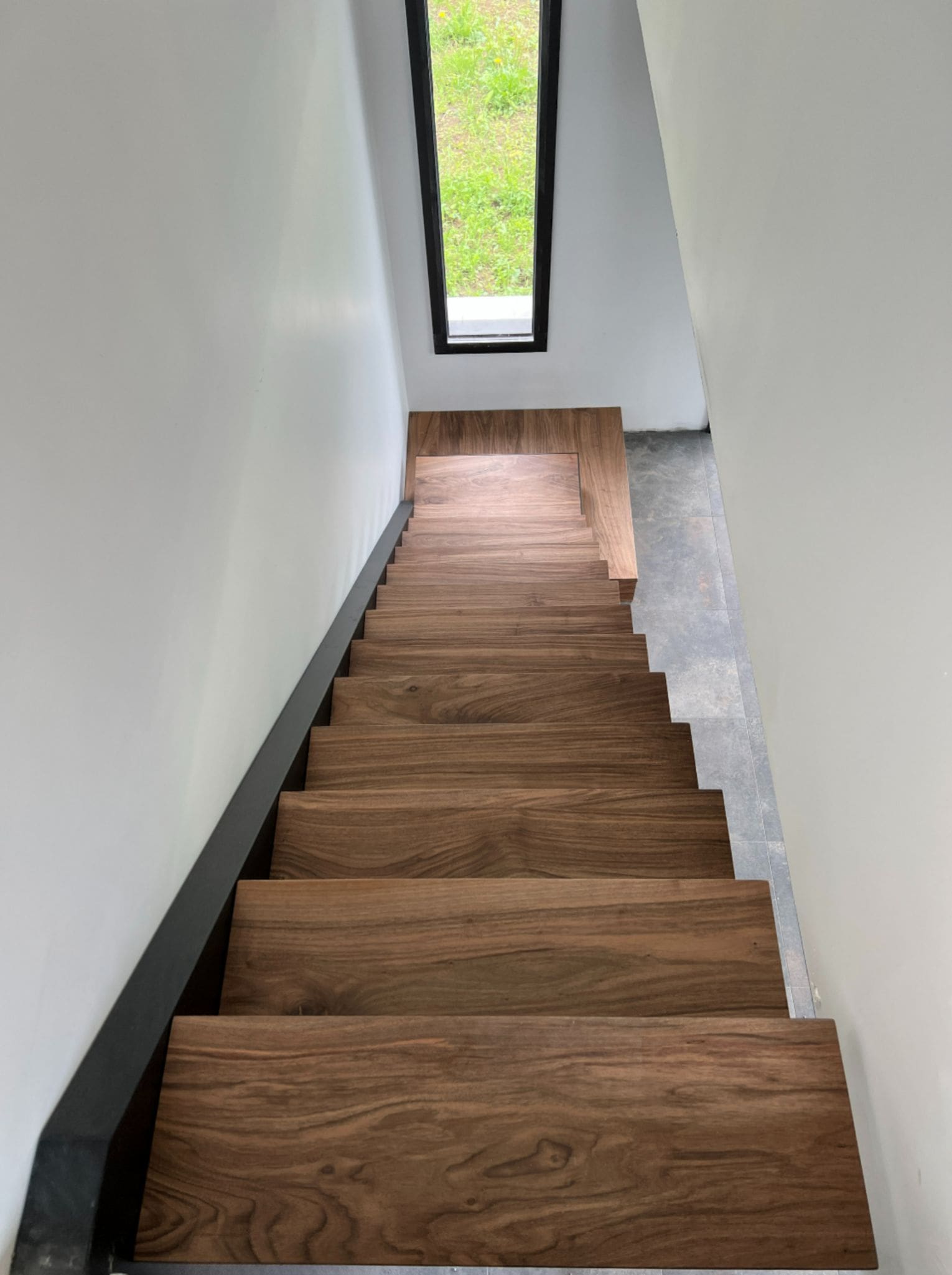 escalier-interieur-atelier-steel-concept-sur-mesure-fouesnant-bois-deco-haut-de-gamme