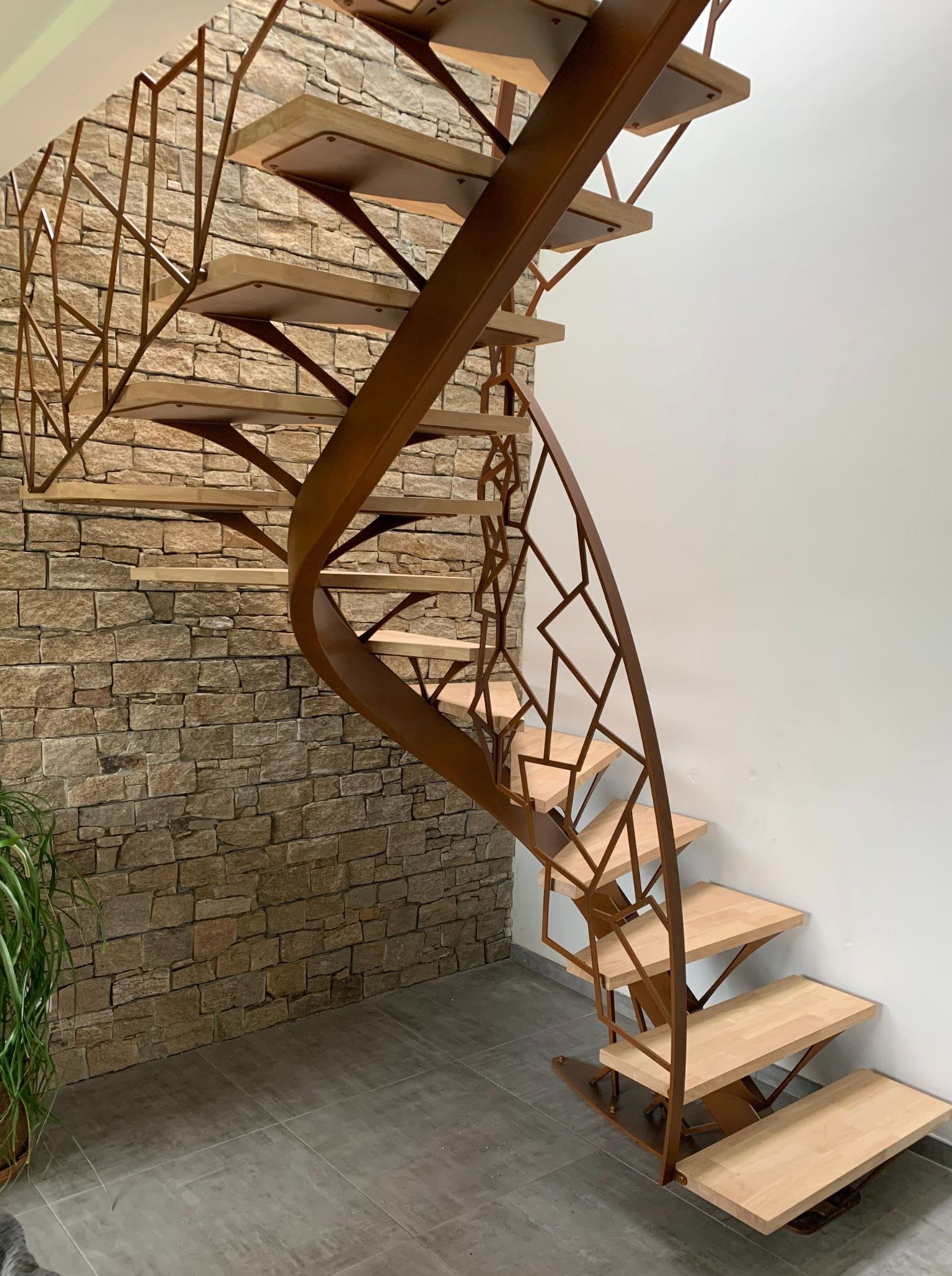 escalier-interieur-atelier-steel-concept-sur-mesure-fouesnant-kerleven-rouille-garde-corps-hevea