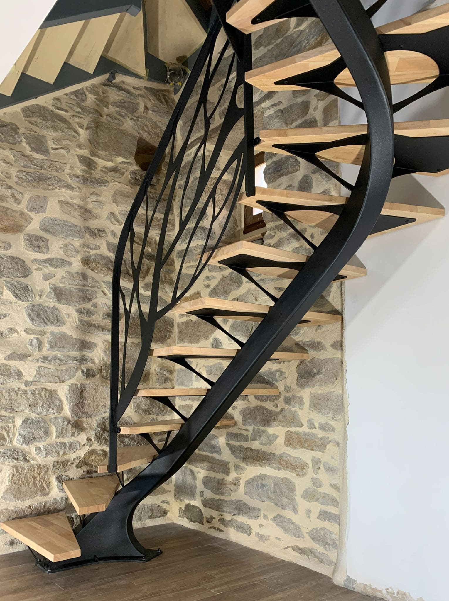 escalier-interieur-atelier-steel-concept-sur-mesure-garde-corps-renovation-decoupe-laser