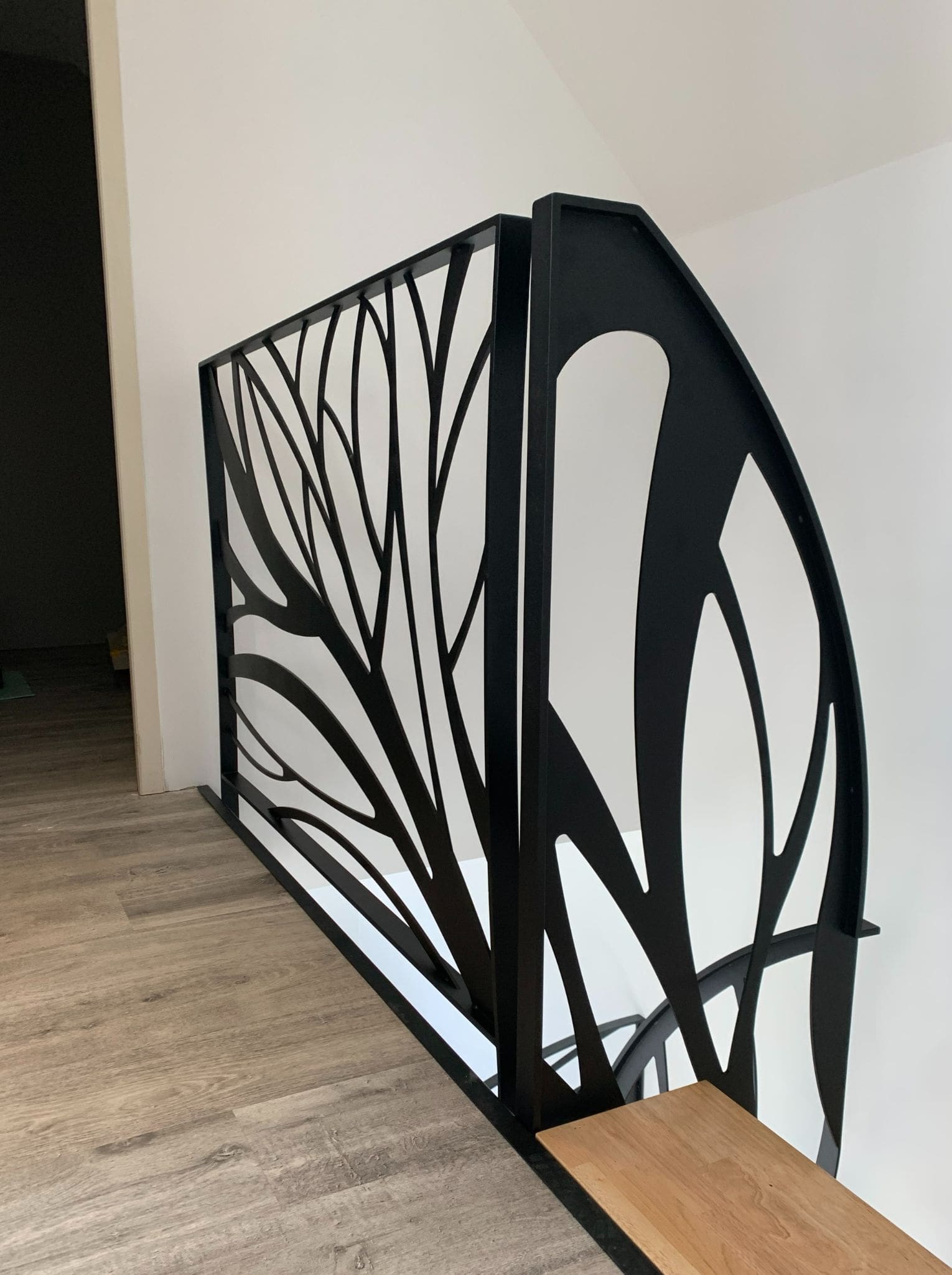 escalier-interieur-atelier-steel-concept-sur-mesure-garde-corps-renovation-decoupe-laser-dessus-briec