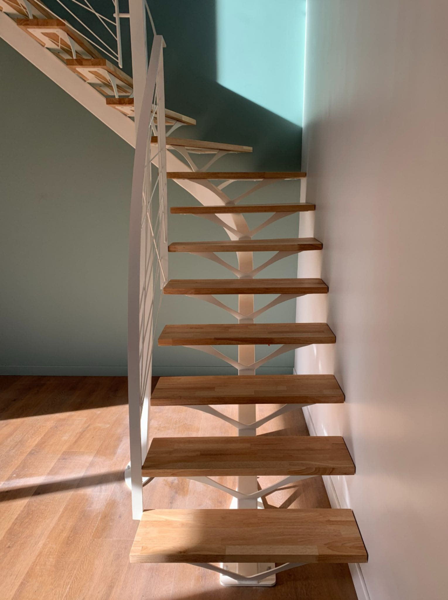 escalier-interieur-atelier-steel-concept-sur-mesure-quimper-garde-corps-renovation-blanc