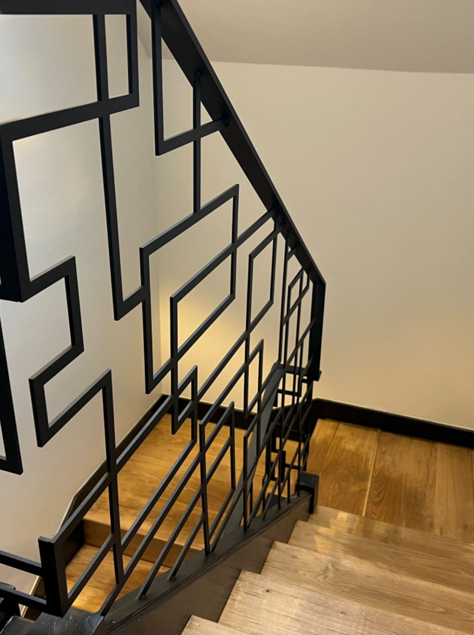 escalier-interieur-atelier-steel-concept-sur-mesure-quimper-rouille-garde-corps-droite