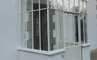 Verrière en kit ou artisanale : Pourquoi choisir une verrière sur mesure à Quimper ?