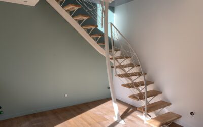 Escalier sur mesure avec garde-corps en métal – Fabrication & pose