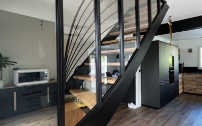 Escalier à limon central et verrière sur mesure à Quimper | Atelier Steel Concept