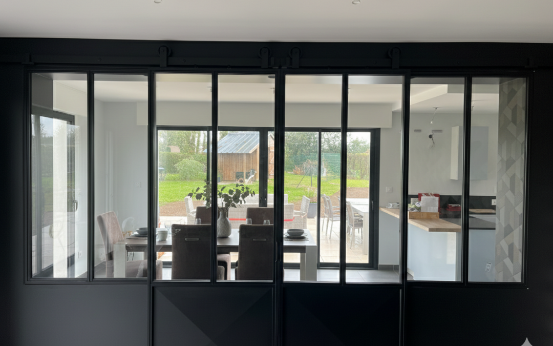 Moduler l&rsquo;Espace : Verrière avec Porte Coulissante Style Atelier à Quimper